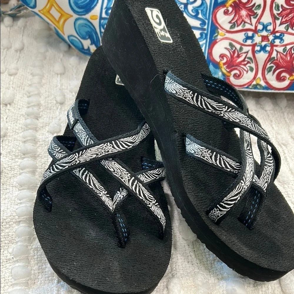 COPY - Teva Sandals…. Black and White